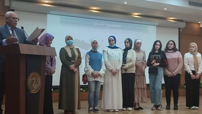 محافظ بورسعيد لـ أولياء الأمور: احرقوا ملازم الدروس الخصوصية فيها سم قاتل | فيديو