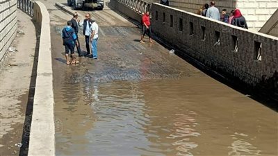 انفجار ماسورة مياه أسفل كوبري المحلة