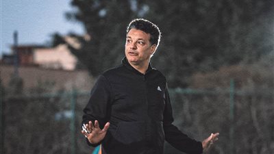 تفاصيل «خناقة» أعضاء الجبلاية على مدرب المنتخب وسبب استبعاد حسام حسن | فيديو