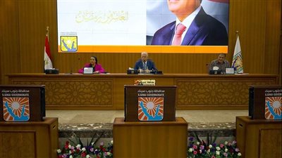 محافظ جنوب سيناء: تحقيق مطالب قرية النقب وإنشاء مسجدين بدهب ونويبع