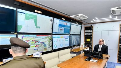  شاهد.. الرئيس يتفقد مركز عمليات التحكم والمتابعة للشبكة الوطنية للطوارئ والسلامة العامة