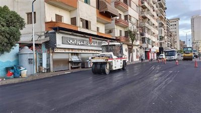 الجيزة تستكمل أعمال رصف الطبقة الرابطة بشارع مراد| صور
