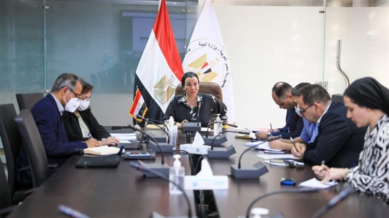 وزيرة البيئة وممثلو