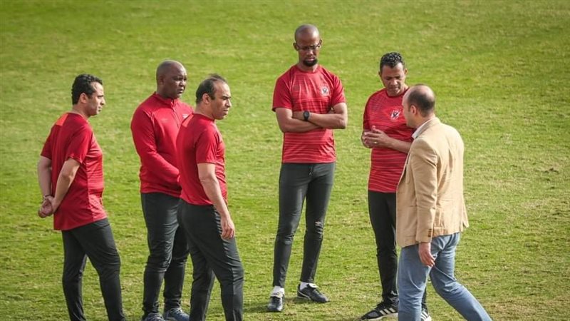 الجهاز الفني للنادي