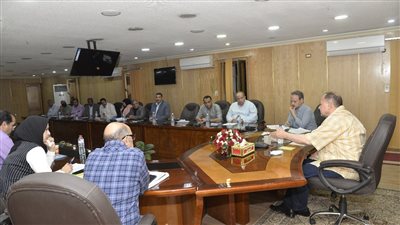 مسئولو أسيوط يجتمعون لمناقشة الموقف التنفيذي لمشروعات حياة كريمة 