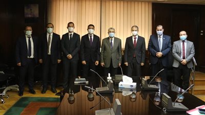 وزير الكهرباء يتابع مع وفد شنايدر إليكتريك تنفيذ المرحلة الأولى لمراكز التحكم