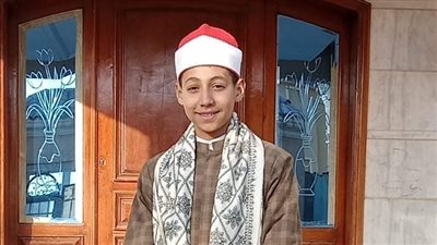 على خطى الفشني والمنشاوي.. حكاية الشيخ الصغير في الإنشاد وتلاوة القرآن بقنا|فيديو