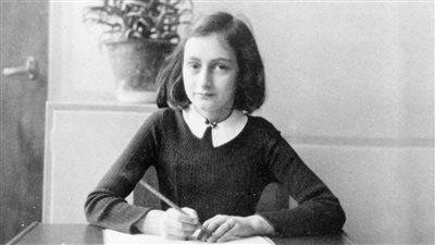 A Small Light مسلسل جديد يحكي معاناة آن فرانك