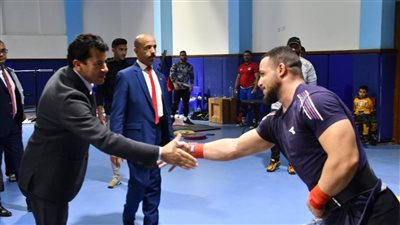 وزير الرياضة يطلق اسمي آلاء حامد وطارق وهدان على صالتين بالمركز الأولمبي