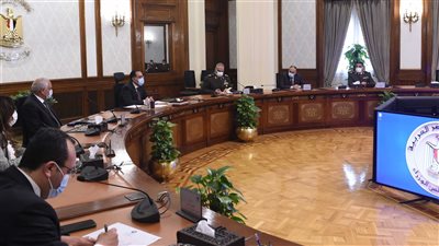 رئيس الوزراء يتابع مشروع تطوير الطرق والمحاور بغرب الجيزة وشرم الشيخ 