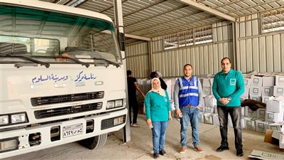 حياة كريمة توزع 8 آلاف كرتونة للأسر الأكثر احتياجًا بمطروح | صور 