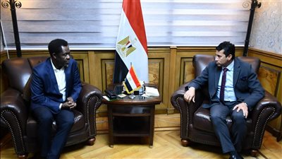 وزير الرياضة يلتقي أمين الكاف بسبب مؤتمر 