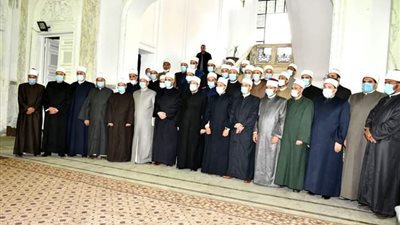 تنفيذًا لتوجيهات الرئيس.. وزير الأوقاف يلتقي مجموعات من شباب الأئمة المتميزين