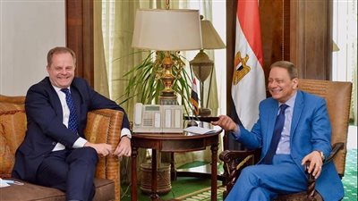 السفير البريطاني: مصر دولة عظمى في تنفيذ المشروعات الخضراء والطاقة الشمسية 