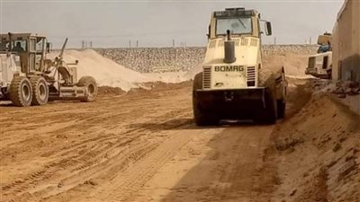 محافظ الإسماعيلية: الانتهاء من رصف طريق الصوامع أبو صوير خلال أيام 