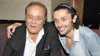كريم محمود عبدالعزيز يكشف سبب انفصال والده والتجارب المؤلمة في حياته