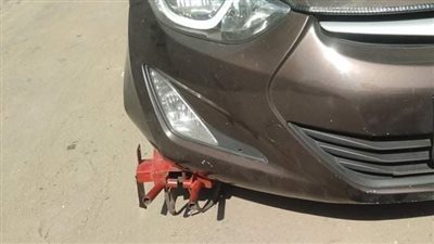 كلبشة السيارات المتعدية علي الجزر الوسطي والأرصفة بشمال الجيزة| صور