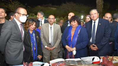 وزيرة الثقافة تسلم جوائز الفائزين بمسابقة القاهرة في عيون أطفال العالم الإسلامي | صور