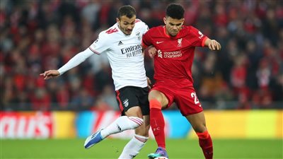 بنفيكا يجبر ليفربول على التعادل 1-1 في الشوط الأول
