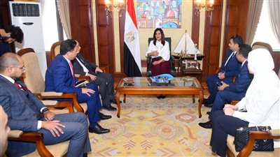 وزيرة الهجرة تبحث مع مدير 