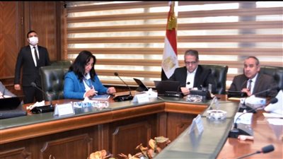 وزير الطيران: نستهدف زيادة سعة مطار سفنكس إلي 900 راكب في الساعة