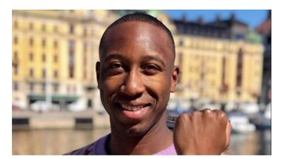 شاب أمريكي ينال وظيفة في الطلب 100