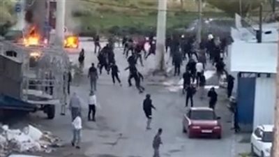 مواجهات شديدة بين فلسطينيين وقوات الاحتلال عند مدخل مخيم طولكرم | فيديو