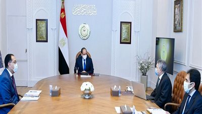 السيسي يكلف بالاستمرار في مشروعات هيئة قناة السويس لتعزيز التنافسية والمكانة المتفردة للقناة على مستوى حركة التجارة العالمية