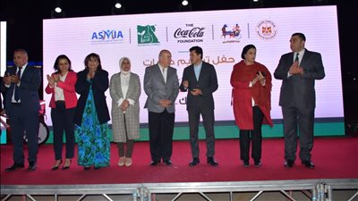 وزير الشباب والرياضة يسلم المرحلة الأولى من مبادرة دراجتك دخلك