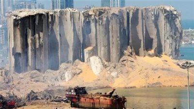 لبنان يهدم صوامع القمح التي تأثرت بانفجار مرفأ بيروت