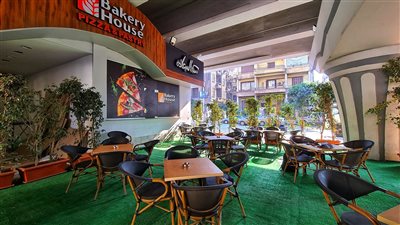 شاهد.. محلات وبارتشينات أسفل كوبري الجامعة لتوفير فرص عمل للشباب