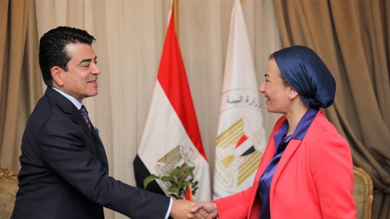 وزيرة البيئة ومدير