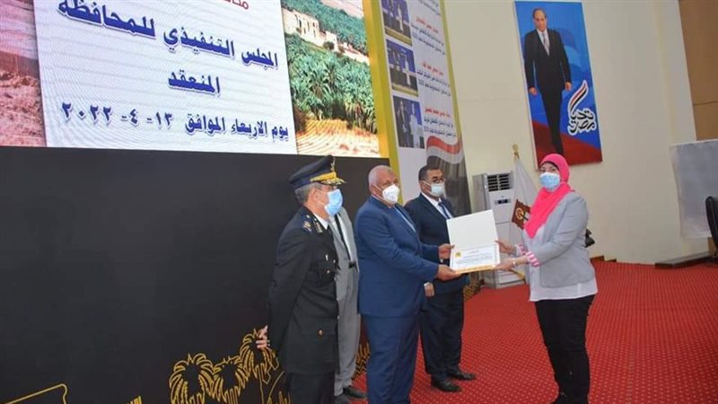 جانب من لقاء محافظ