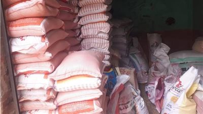 ضبط 450 طن سلع تموينية بمخازن 8 مدن في الجيزة
