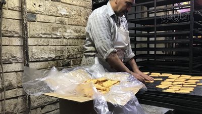 قبل العيد.. أسعار مكونات عمل الكحك والبسكويت والبيتي فور | فيديو