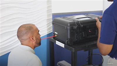 اختبار جديد قادر على كشف كورونا عن طريق التنفس | فيديو