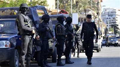 مصرع عنصر إجرامي وضبط آخرين عقب تبادل لإطلاق النار بأسيوط 