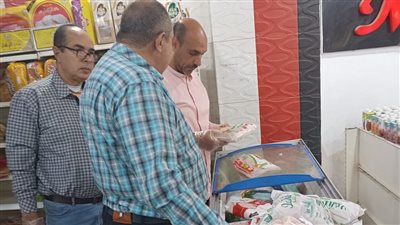 إعدام أغذية في حملات مكبرة على المطاعم بالدقهلية | صور 