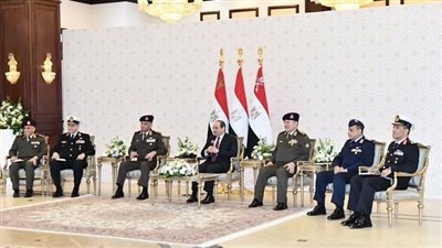  السيسي يلتقي قادة القوات المسلحة