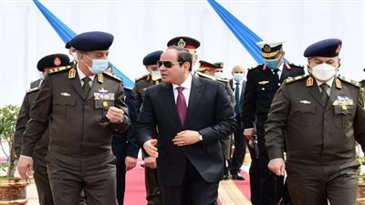  السيسي يتناول مع قادة القوات المسلحة كافة الأحداث المحلية والإقليمية والعالمية