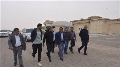 محافظ مطروح يتفقد محطات تحلية مياه البحر بالرميلة|صور
