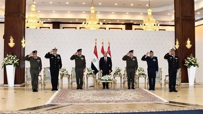  بسام راضي: الرئيس يـؤدى صـلاة الجمعـة بمسجد المشير..ويلتقـى عـدد مـن قـادة القوات المسلحة..ويشيد بجهـود القوات المسلحة في تنفيذ مهامها بكل تفان وإخلاص على كافة الاتجاهات الإستراتيجية للدولة المصرية