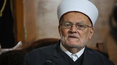 خطيب الأقصى: 70 ألف مصلي أدوا صلاة الجمعة.. وجنود الاحتلال خربوا نوافذ المسجد