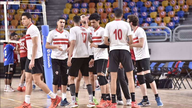 طائرة الزمالك تحت