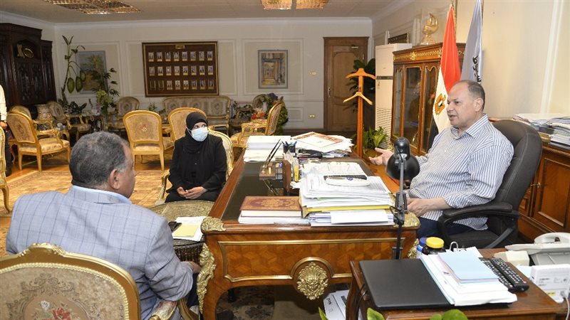 اجتماع محافظ أسيوط