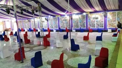 الانتهاء من تجهيز قاعة وسيارة متنقلة لتسليم رواتب المواطنين في قنا| صور