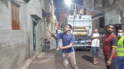 انتشار فرق التعقيم بشوارع مدينة العمال بقنا بعد ظهور حالات مصابة بكورونا | صور