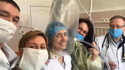 آخر ابتكارات علاج كورونا... كيس أكسجين على الرأس لمعالجة المرضى