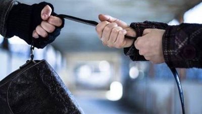 إحالة شخصين للجنح بتهمة سرقة حقائب السيدات في المطرية