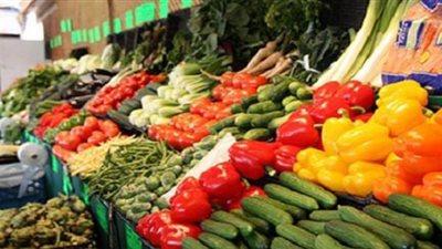 سوق العبور: 30% انخفاضا في أسعار الخضروات.. والطماطم بـ3 جنيهات| فيديو